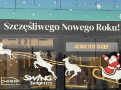 Na tory Bydgoszczy wyjechał nowy, świąteczno-mikołajkowy tramwaj Swing