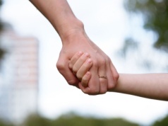 Ten chłopiec uratował życie swojej mamie. Historia ośmioletniego Marcela inspiruje i uczy