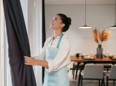 Goście za godzinę? Ten prosty domowy trik sprawi, że zasłony będą pachnieć jak świeżo wyprane