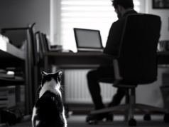 Mężczyźni w 2025 roku polują na designerskie perełki na Vinted. Co trafia do ich koszyków?