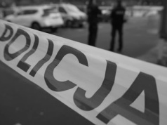 Ciało młodej kobiety znalezione przed blokiem