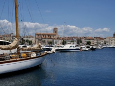 Lubisz świeżą rybę i nie znosisz tłumów? Do tego ukrytego portu turyści jeszcze się nie zapuszczają