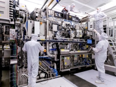 ASML na celowniku. Holendrzy sprzedawali sprzęt chińskiej zbrojeniówce