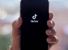 Niepokojące treści zalewają TikToka. Mogą zachęcać do najgorszego