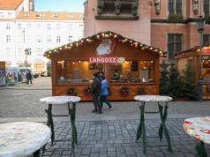 Tak wygląda wrocławski jarmark po nocnej imprezie. "Sterty śmieci i odpadów"