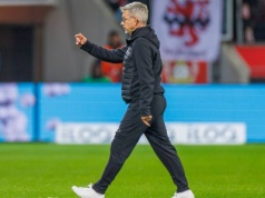 Trener z wielkim nazwiskiem, presja od pierwszego gwizdka. Debiutuje przeciwko Lechowi