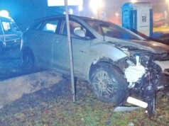 Kierowca minął patrol Straży Miejskiej i uderzył w bariery. Chciał odejść jakby nic się nie stało