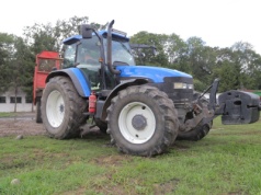 Spółka KOWR sprzedaje ciągniki rolnicze. Pod młotek trzy New Hollandy i dwa Fendty. Jakie ceny?