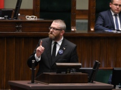 Sondaż. Grzegorz Braun z sensacyjnym wynikiem. Słabnie PiS