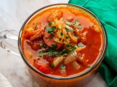 „Masna, kwaśna i konkretna”. Kwaśnica na wędzonym żeberku będzie hitem na świątecznym stole