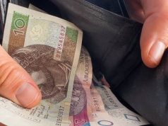 Układasz starannie banknoty w portfelu? Eksperci mówią, że to ważny znak