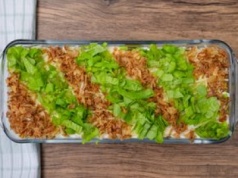 Może zastąpić jarzynową. Sprawdź, jak zrobić sałatkę milionera