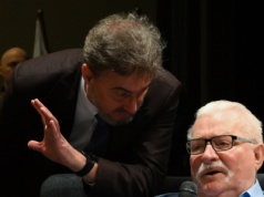 Przepis Wałęsy na uratowanie świata. Demokracja doprowadzona do karykatury