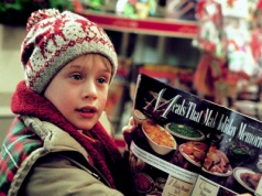 Co roku oglądasz „Kevina” i „Holiday”? Sprawdź, jak dobrze pamiętasz kultowe filmy świąteczne. Ten test zaliczą tylko prawdziwi fani