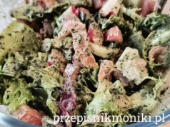 Sałatka z wędzonym łososiem