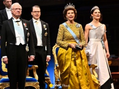 Szwedki sięgnęły po tiary. Królowa Sylwia w złocie, księżniczka Wiktoria odsłoniła ramiona
