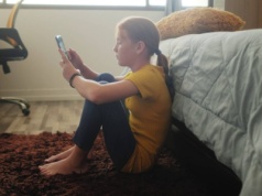 Wychowujemy pokolenie szurów i foliarzy. "10-latki wierzą w teorie spiskowe"