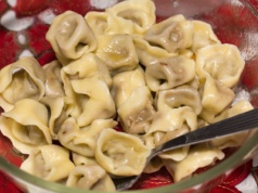 Farsz do uszek siostry Anastazji. Dodaje jeden sekretny składnik