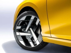 Odświeżony Opel Astra już ujawniony. Z przodu ma „świetlny celownik”