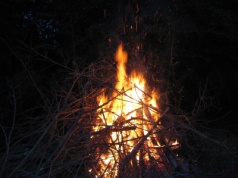 Neandertalczycy opanowali ogień w zupełnie innym momencie, niż sądziliśmy. Nowe odkrycie wszystko zmienia