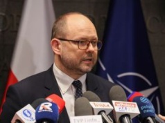 Przydacz: "Prezydent nie jest informowany". Jest riposta szefa MON