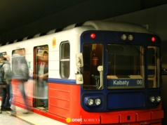 Bezdomny wyciągnął nóż i zaczął grozić pasażerowi na stacji metra. "To było przerażające"