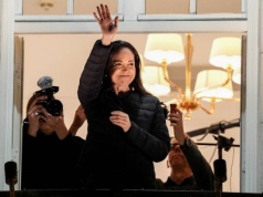 Z peruką na głowie i w rybackiej łodzi. Tak ruszyła po Nagrodę Nobla