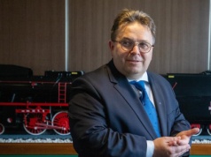 Marcin Wojewódka sprzedał akcje PKP Cargo za ponad 1 mln zł i odkupił taniej. Sprawę analizuje UKNF