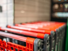 Strajk w dużej sieci hipermarketów tuż przed świętami. Pracownicy domagają się wyższych pensji i lepszych warunków pracy