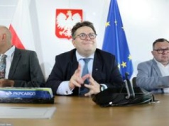 Kontrowersyjny ruch byłego szefa PKP Cargo. Chodzi o akcje spółki. 