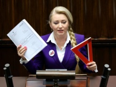 Syn znanej europosłanki potrącony. Kierowca uciekł, policja szuka go na nagraniach