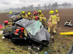 Wypadek na DW409. Wezwano dwa śmigłowce LPR