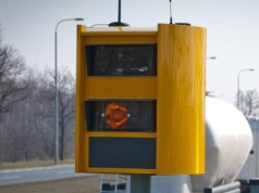 Fotoradary z obniżonym progiem. Tak łapie ponad 400 urządzeń