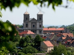Nazywają je "Miastem Cudów". Przyciąga widokami i nie tylko. Turyści wyjeżdżają oczarowani