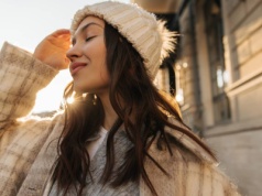 Ta mgiełka to hit na słynny "oklap" po zdjęciu czapki. Dodaje spektakularnej objętości