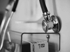 82-latka leczyła ludzi mimo sądowego zakazu. Usłyszała 176 zarzutów