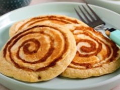 Zamiast godzinę przygotowywać cynamonki, robię ich prostszą wersję. Te placuszki to prawdziwy hit