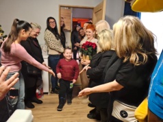 Pan Wiesław i jego synek Kacper mają wyremontowane mieszkanie! Dzięki Fundacji Makowo