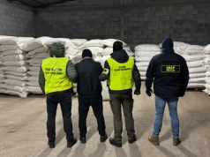 Gigantyczny ładunek nielegalnego tytoniu pod Warszawą. Podejrzani są z Pomorza i Kujaw