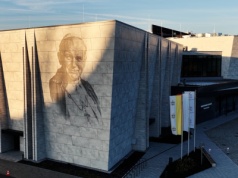 Kulisy gry MKiDN wokół Muzeum „Pamięć i Tożsamość”