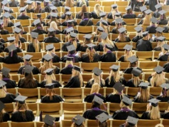 Tak się studiuje w Polsce. Są nowe dane. Liczba chętnych na ten kierunek bije wszystkie inne na głowę