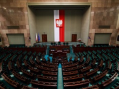 Przetasowania na polskiej scenie politycznej na koniec roku. Najnowszy sondaż poparcia