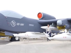 Potężny dron-matka wzbił się w powietrze. Może wypuszczać całe roje