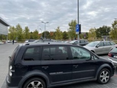 Kary za parkowanie przed sklepem. Płacić? Prawnik wyjaśnia