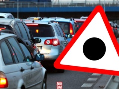 Trójkąt z czarną kropką. Co oznacza ten znak i jak się zachować?