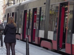 Słowa kobiety w tramwaju do nastolatków porażają. Ten stereotyp nigdy się nie skończy