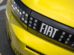 Nowy SUV Fiata już jeździ. Takiego wnętrza jeszcze nie było