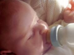 Pilne ostrzeżenie GIS. Groźna bakteria w popularnym mleku dla niemowląt