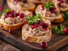 Mój jarski pasztet urozmaicam słodkim dodatkiem. Na świątecznym stole znika jako pierwszy