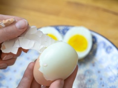 Jadł dwa jajka na śniadanie przez 30 dni. Potem poszedł do lekarza i zrobił badania